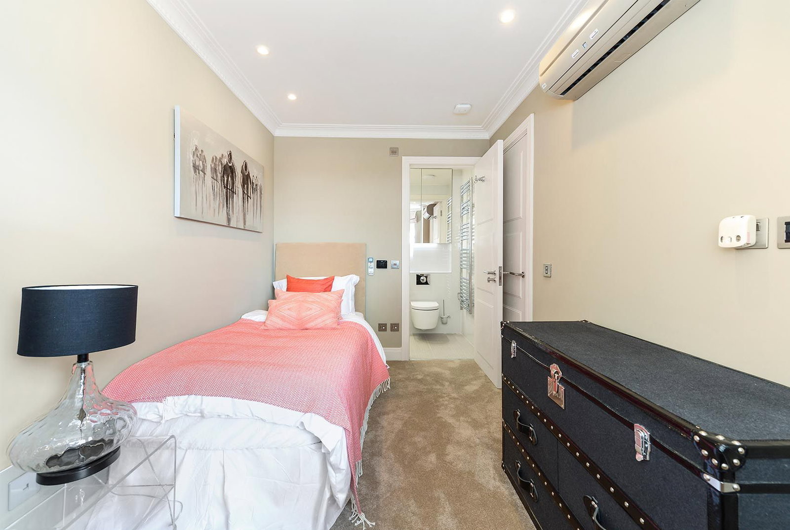 Flat in London 4