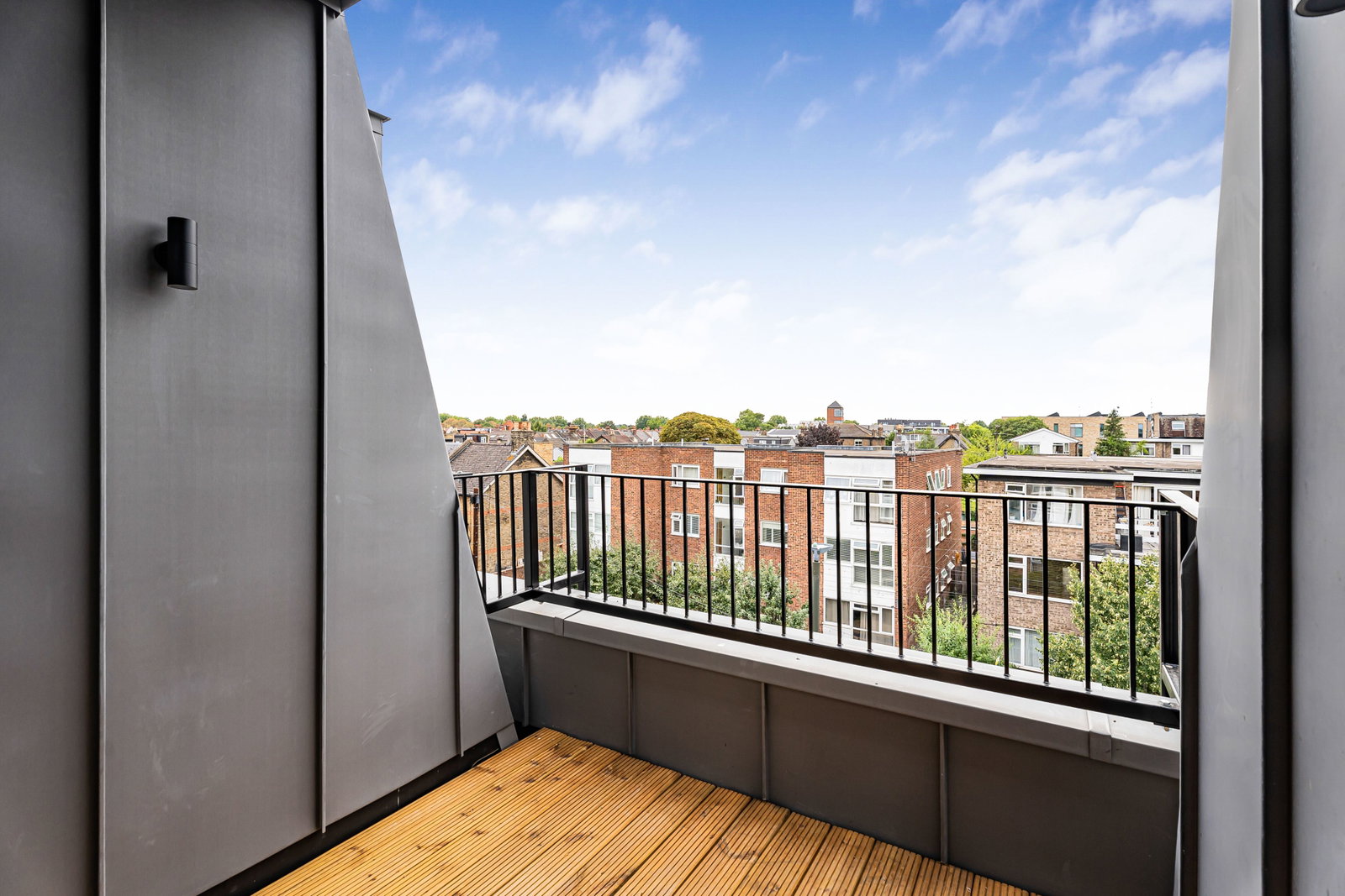 Flat for rent in London, Montague Road, London, SW19, 441 m²