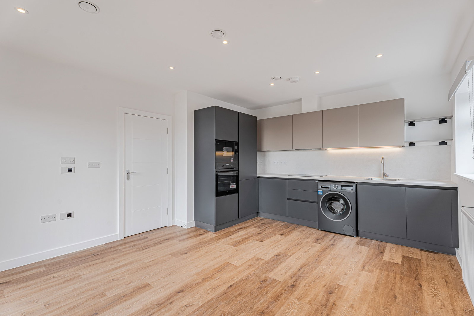 Flat for rent in London, Montague Road, London, SW19, 437 m²