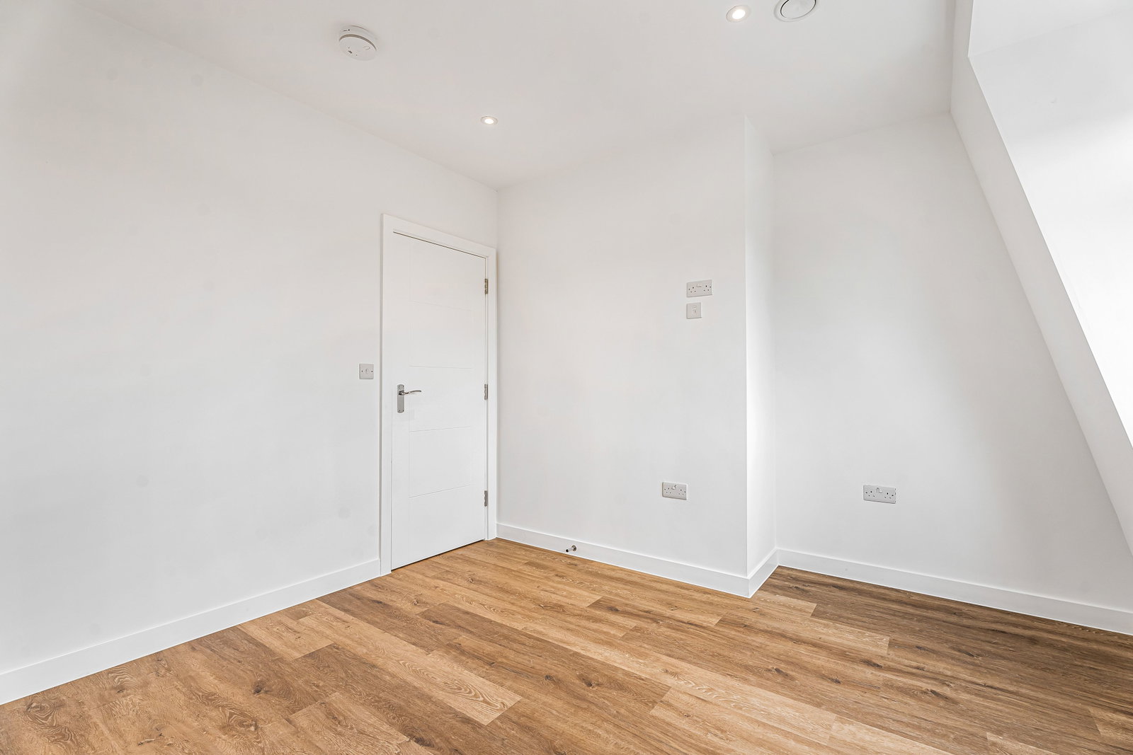 Flat for rent in London, Montague Road, London, SW19, 437 m²
