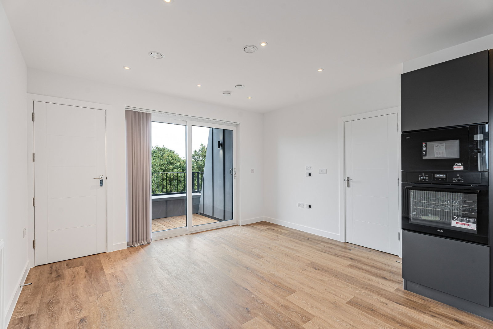 Flat for rent in London, Montague Road, London, SW19, 437 m²