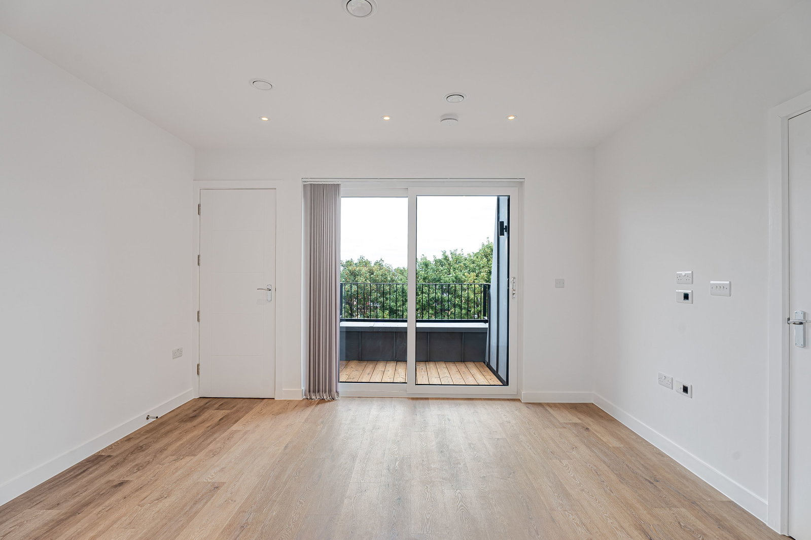 Flat for rent in London, Montague Road, London, SW19, 437 m²