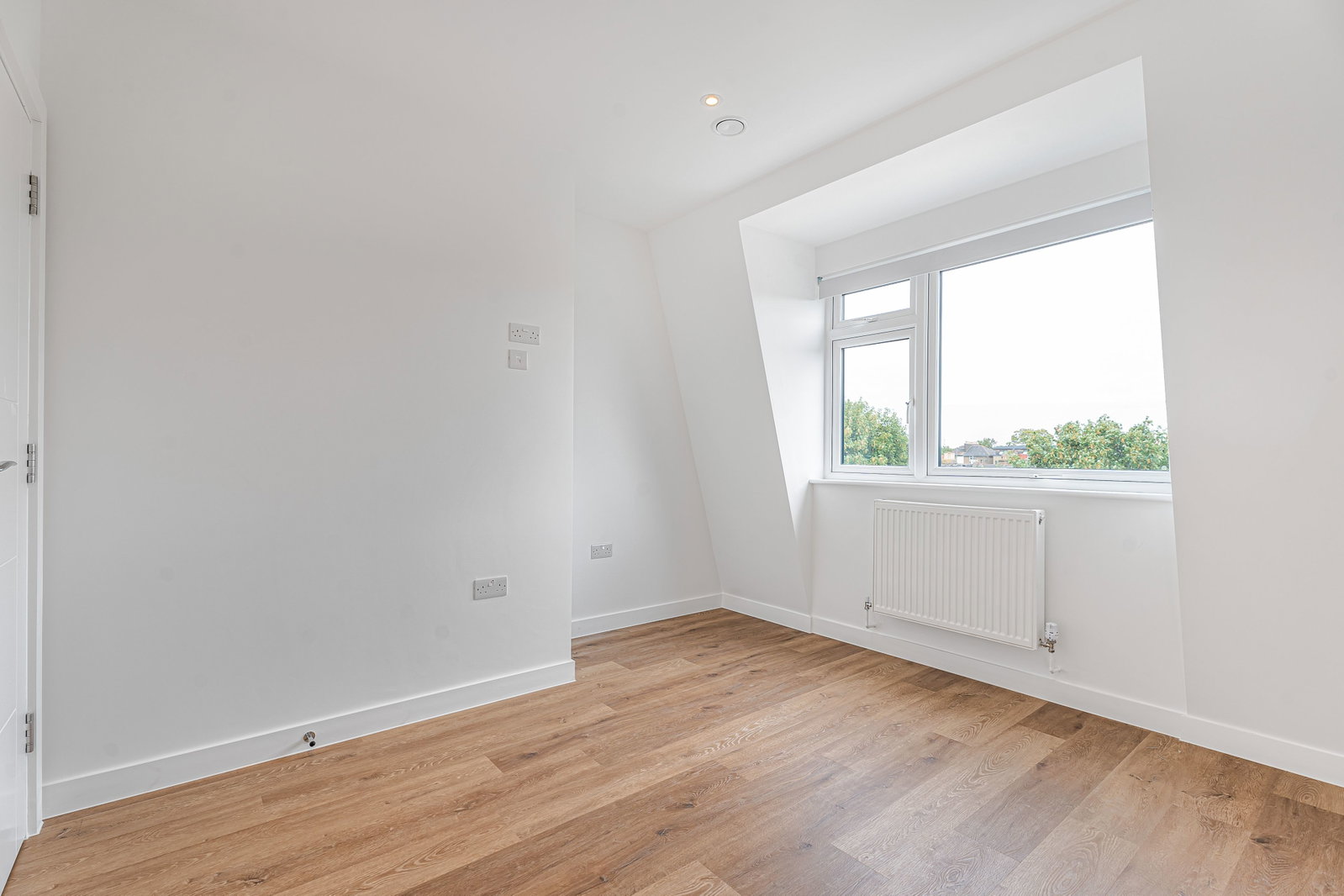 Flat for rent in London, Montague Road, London, SW19, 437 m²