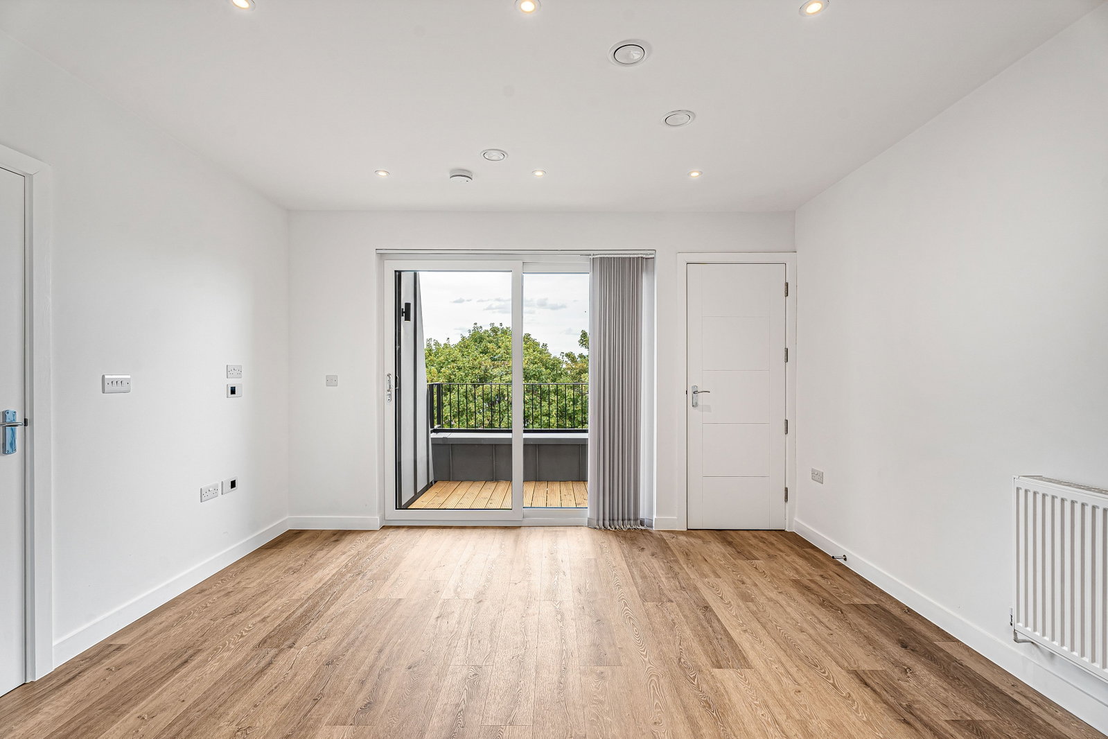 Flat for rent in London, Montague Road, London, SW19, 419 m²