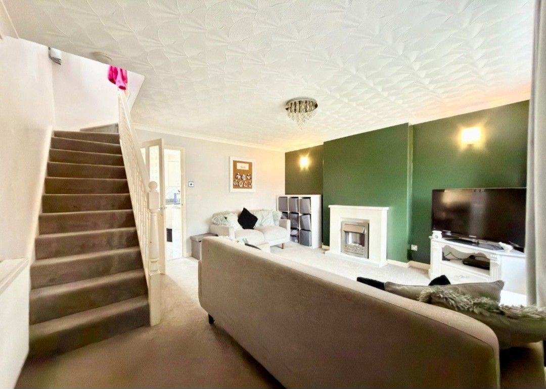Semi Detached House for rent in Stockport, Dunnock Close, Stockport, SK2 5XD