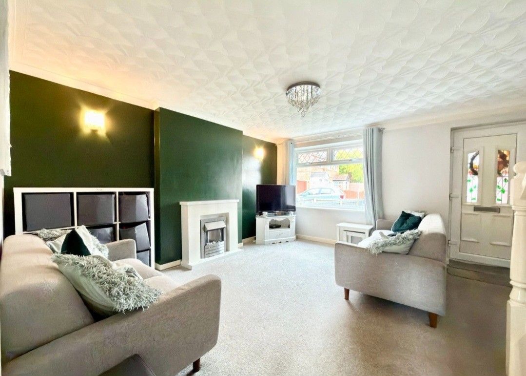 Semi Detached House for rent in Stockport, Dunnock Close, Stockport, SK2 5XD