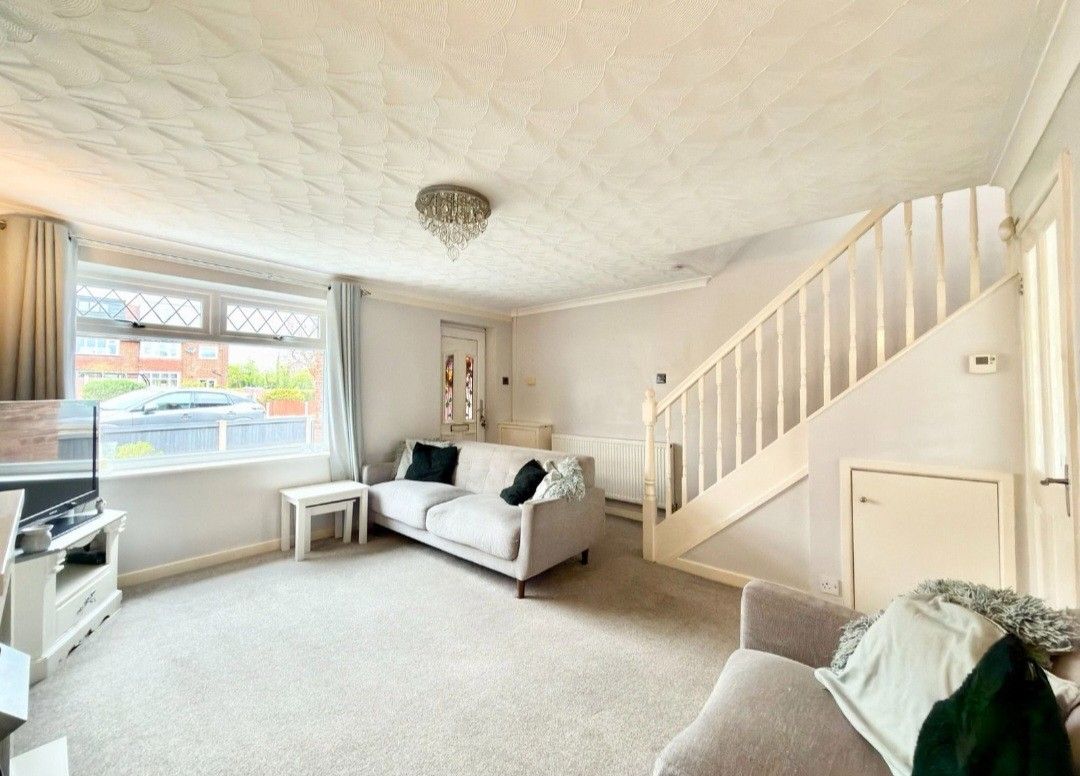 Semi Detached House for rent in Stockport, Dunnock Close, Stockport, SK2 5XD