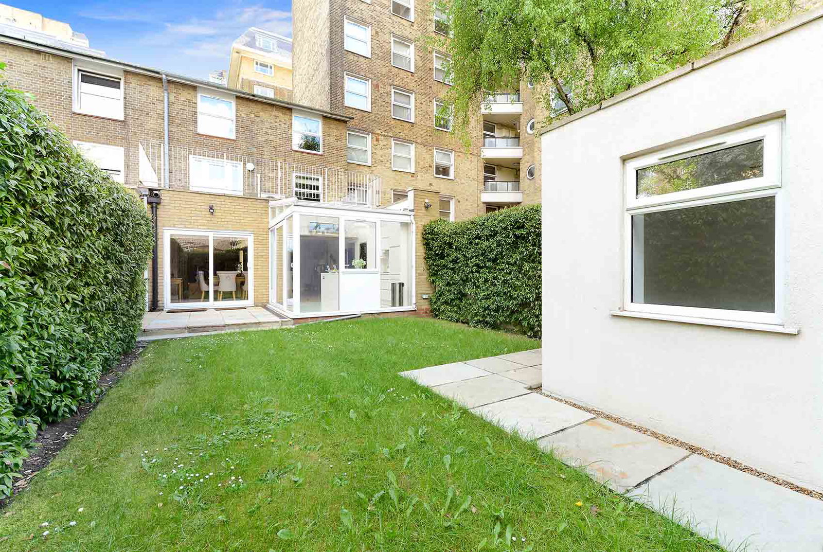 Mews House in London 3