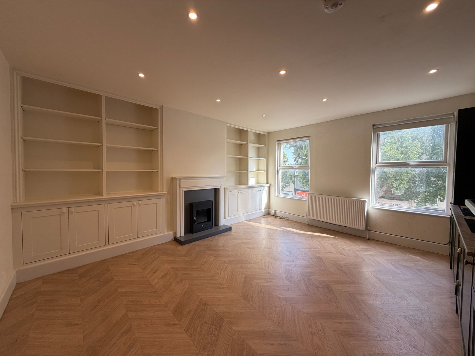 Flat for rent in London, Barking Road, London, E13 8EQ, 1200 m²