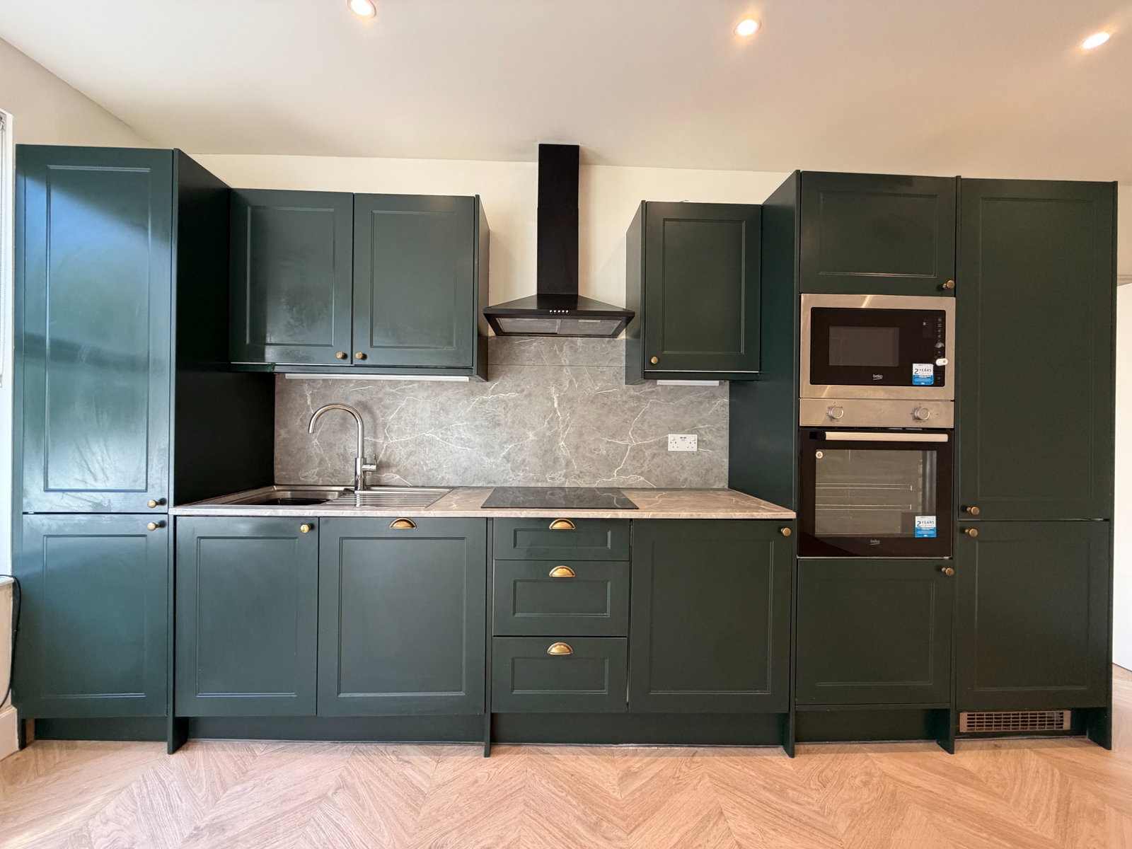 Flat for rent in London, Barking Road, London, E13 8EQ, 1200 m²