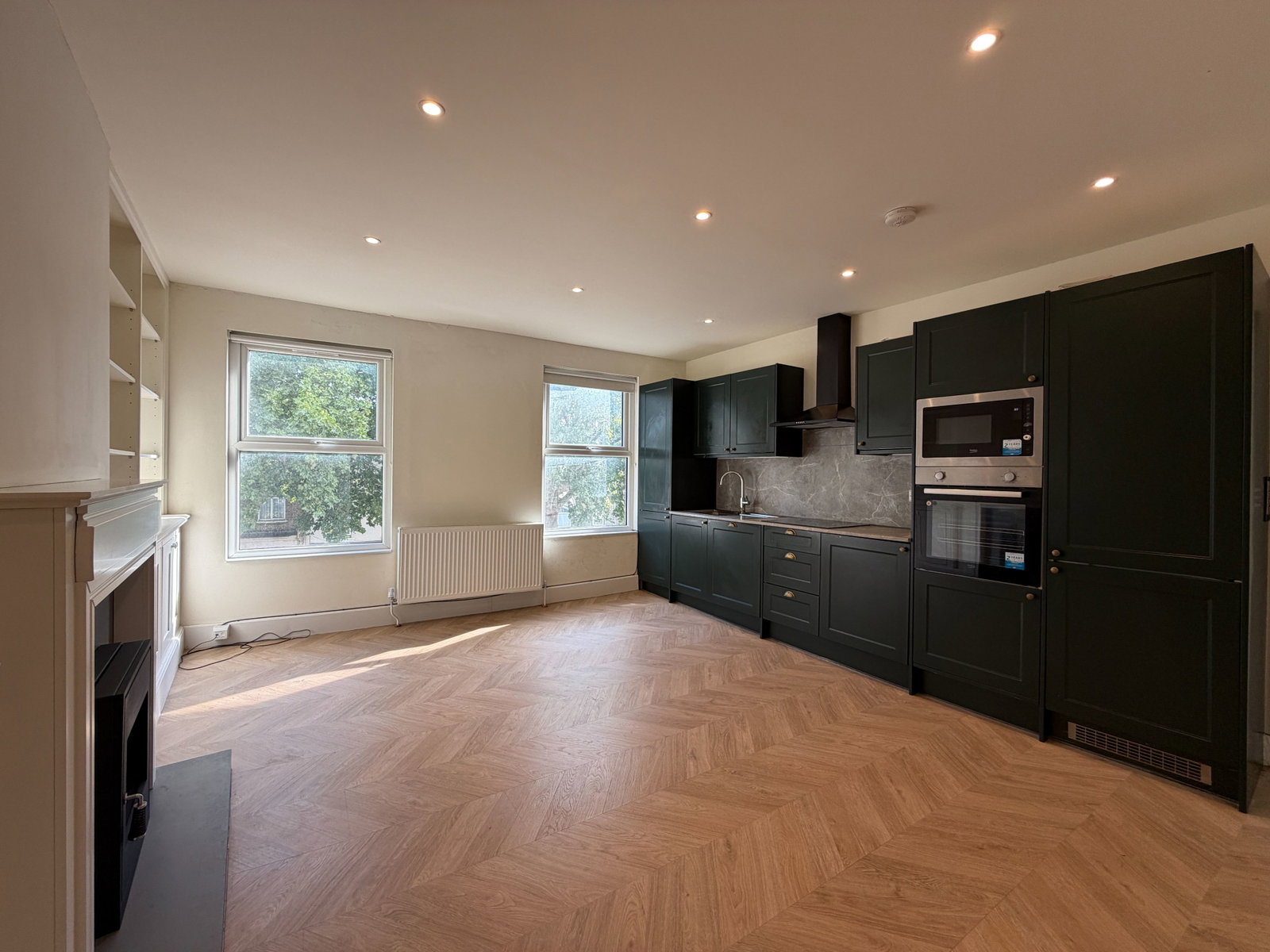 Flat for rent in London, Barking Road, London, E13 8EQ, 1200 m²