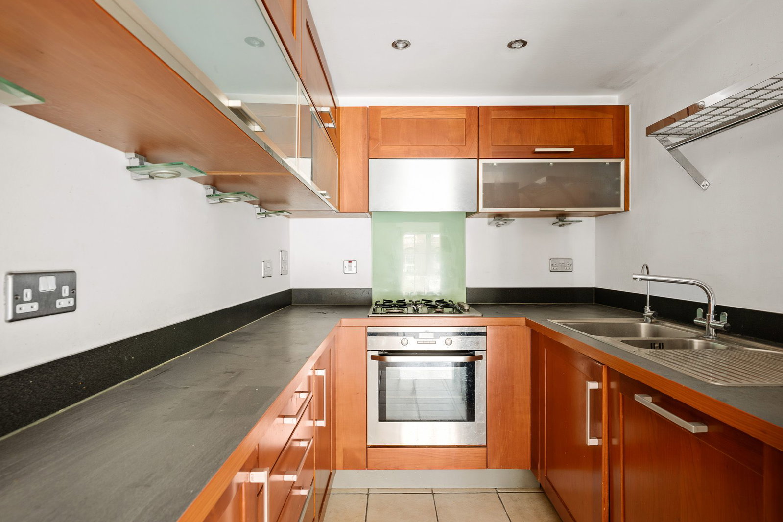Apartment for sale in London, Marlborough Road, Woolwich, SE18 6RU, 1022 m²
