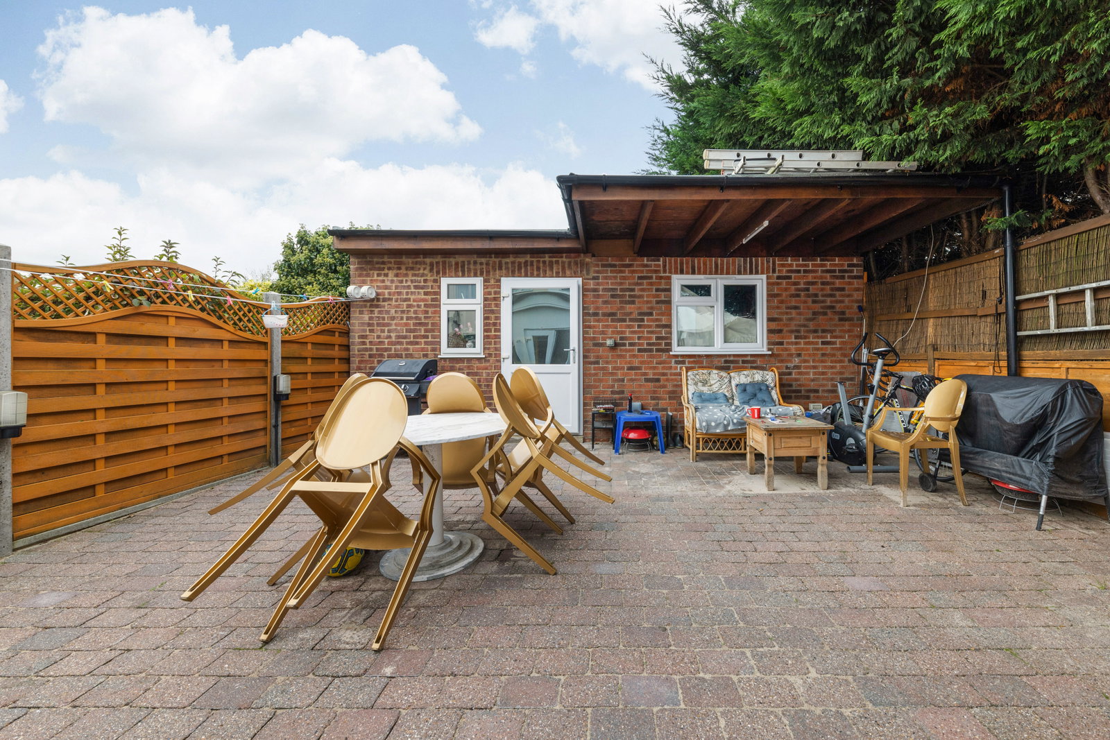 Terraced House in Borehamwood