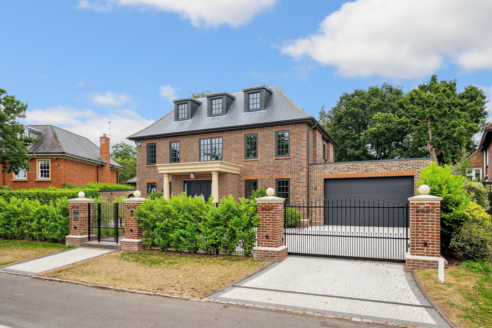 Detached House for rent in Weybridge, Weybridge Park, KT13, 4510 m²