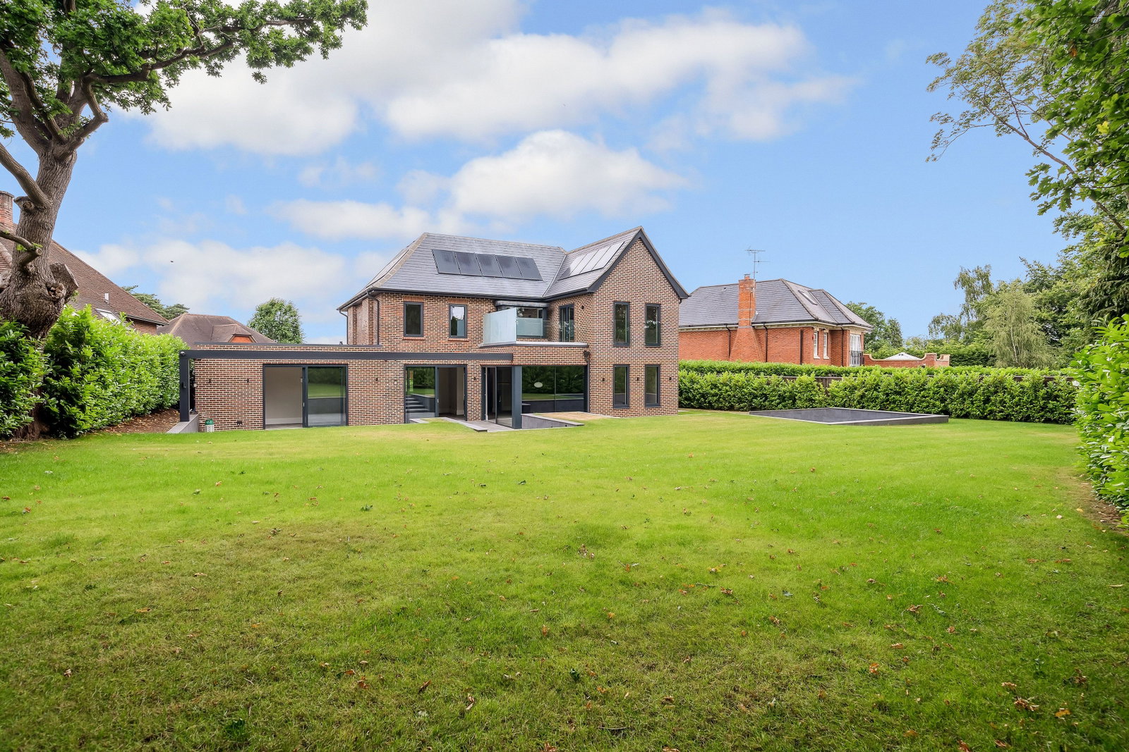 Detached House for rent in Weybridge, Weybridge Park, Weybridge, KT13, 4510 m²