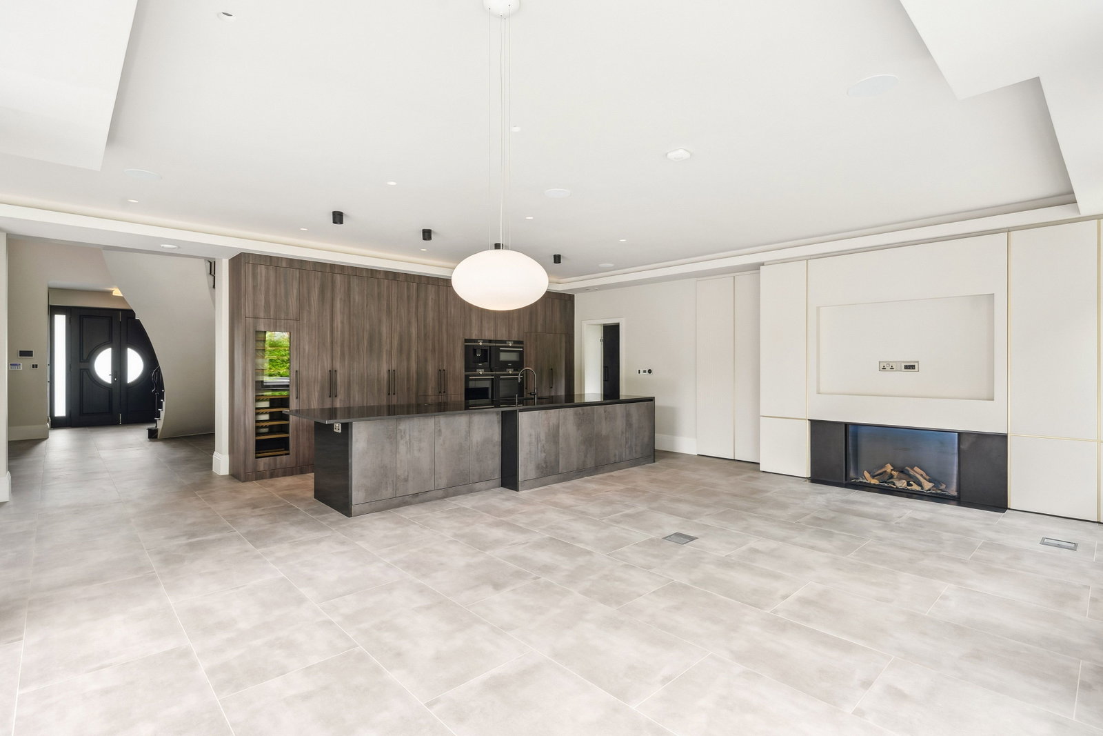 Detached House for rent in Weybridge, Weybridge Park, KT13, 4510 m²