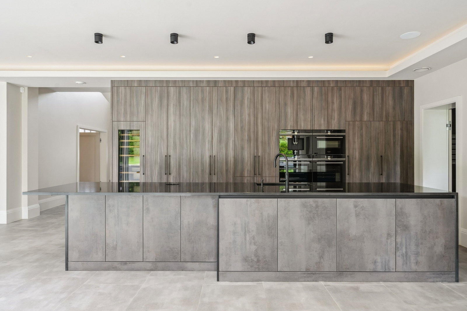 Detached House for rent in Weybridge, Weybridge Park, KT13, 4510 m²