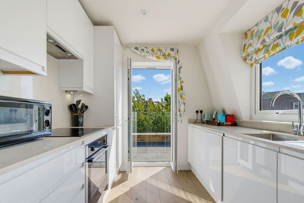 Flat for rent in London, Wandsworth Bridge Road, Fulham, SW6, 470 m²