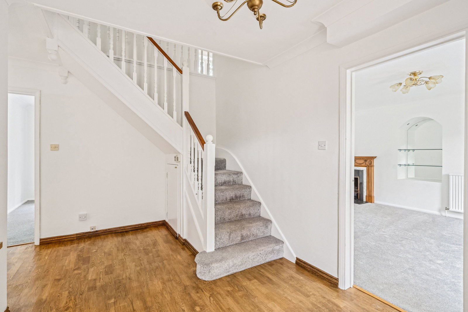 Detached House for rent in Cobham, Pine Walk, Cobham, KT11, 3208 m²