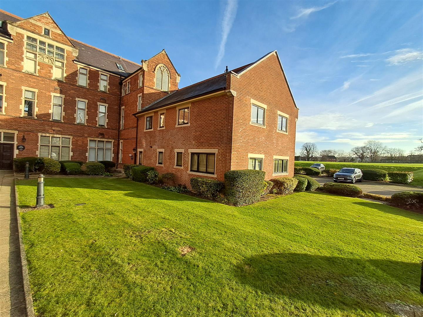 Apartment for rent in Bushey, Royal Connaught Drive, Bushey, WD23 2RA