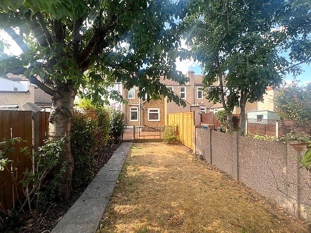 Terraced House for rent in Dartford, Somerset Road, DA1