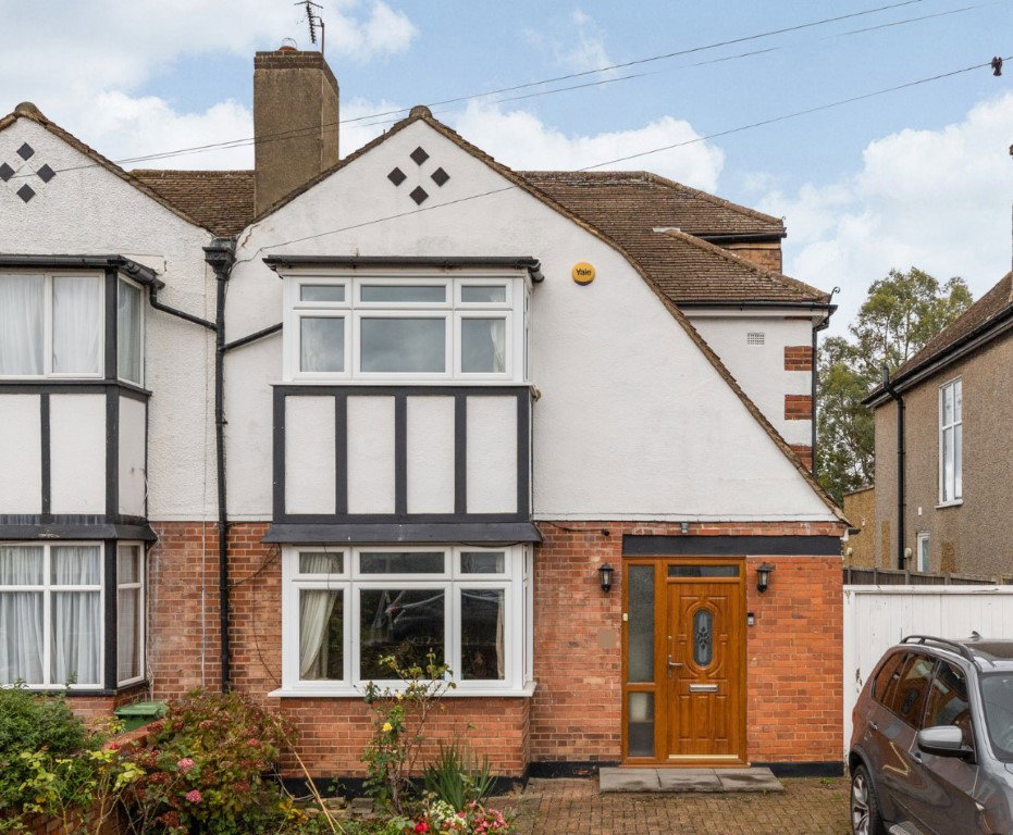 Semi Detached House in Borehamwood