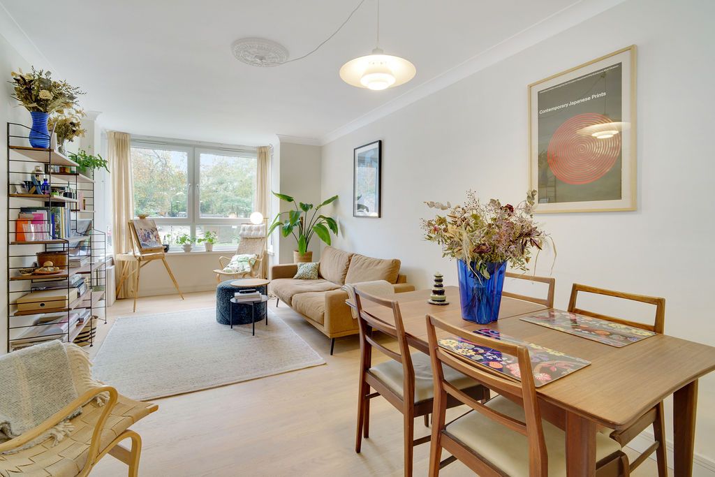 Flat for rent in London, Harfield Gardens, Camberwell, SE5, 542 m²
