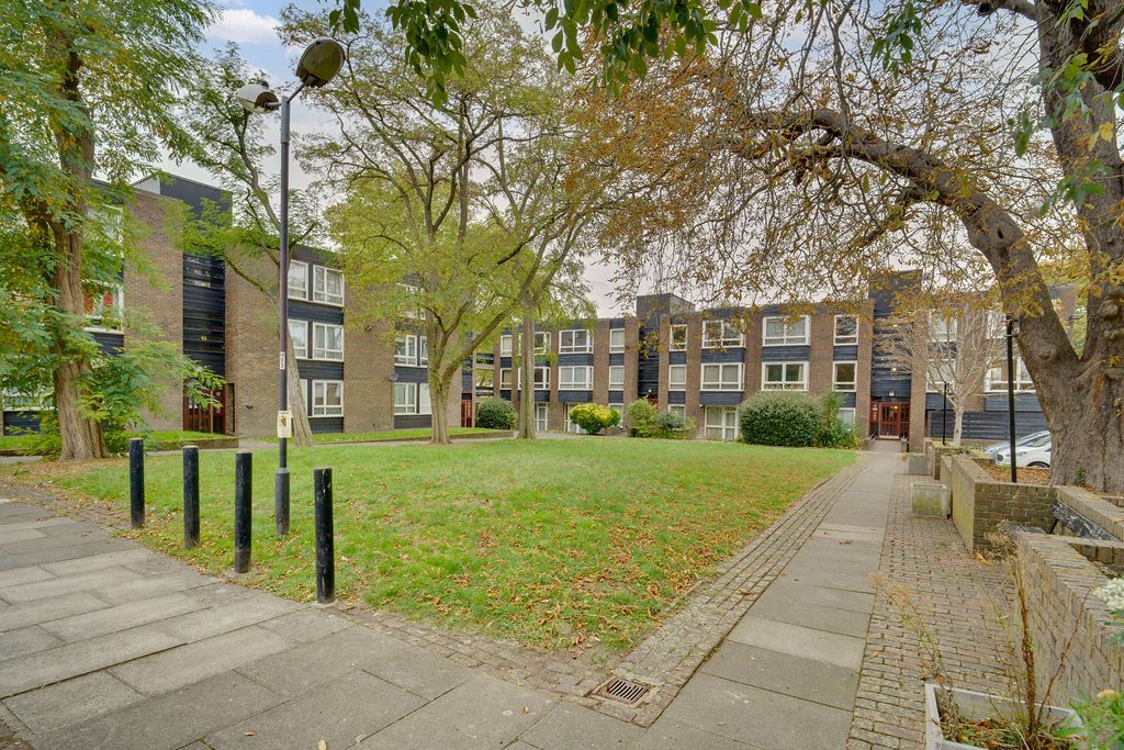 Flat for rent in London, Harfield Gardens, Camberwell, SE5, 542 m²