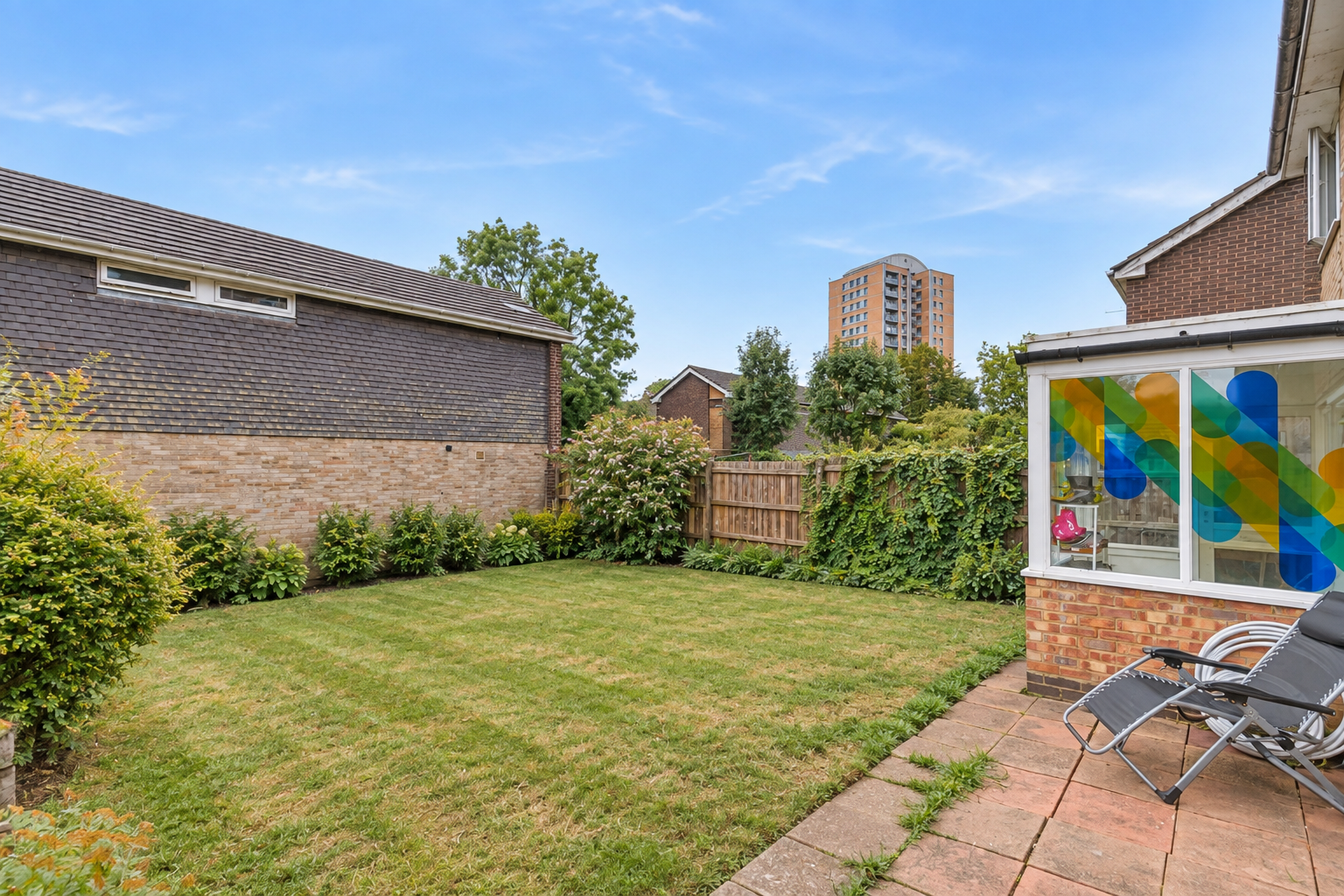 Semi Detached House for rent in London, Rowditch Lane, Battersea, SW11, 950 m²
