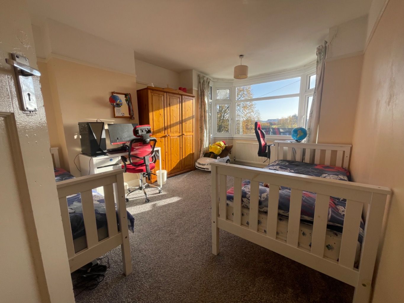 Semi Detached House for rent in Luton, Crawley Green Rd, Luton, LU2 0QL