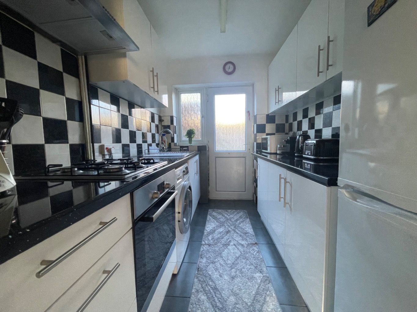 Semi Detached House for rent in Luton, Crawley Green Rd, Luton, LU2 0QL