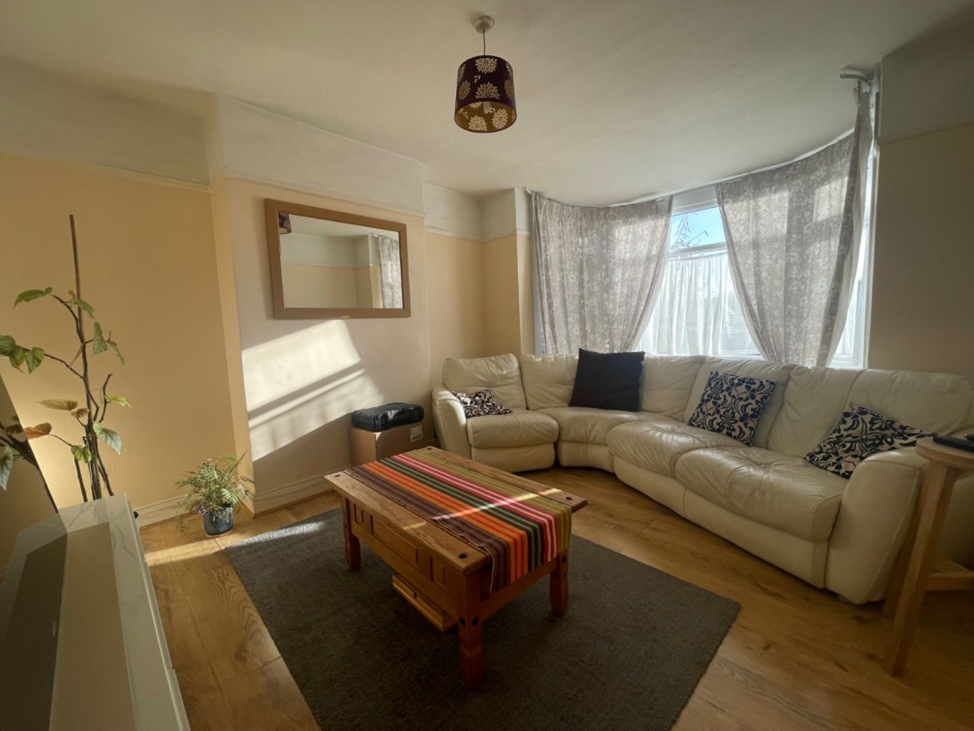 Semi Detached House for rent in Luton, Crawley Green Rd, Luton, LU2 0QL