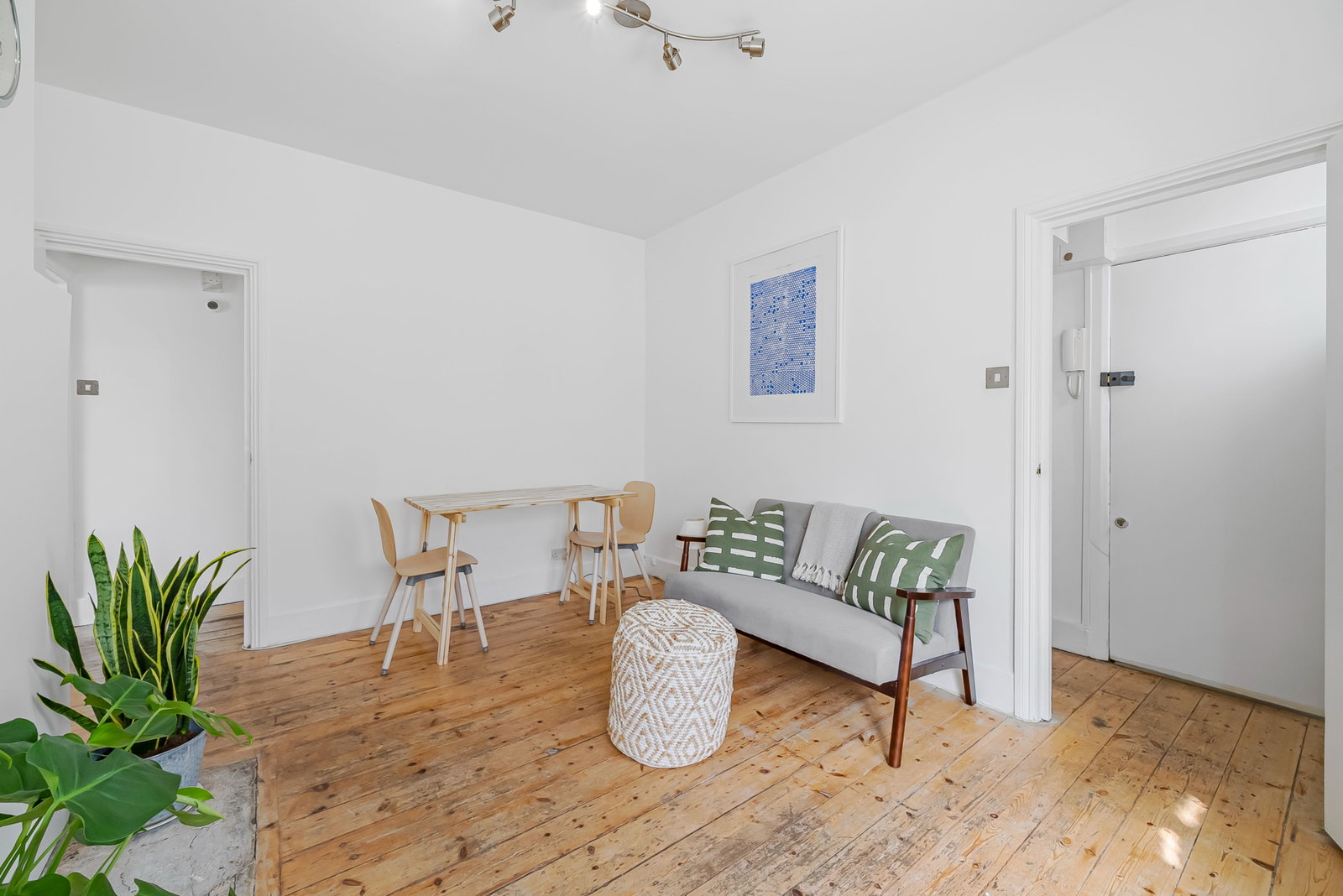 Flat for rent in London, Portland Street, Walworth SE17 2PE, 680 m²