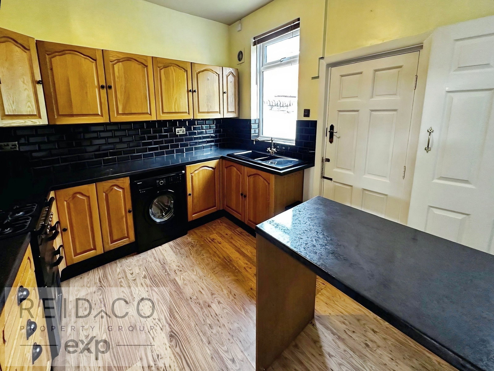 Terraced House for rent in Preston, Wellington Street, Preston, PR1 8TP, 678 m²