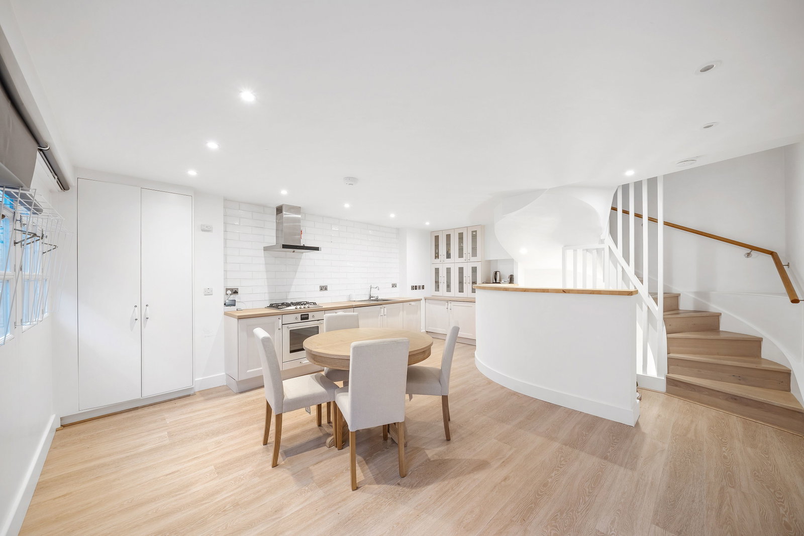 Terraced House for rent in London, Pottery Lane, Holland Park, W11, 1047 m²
