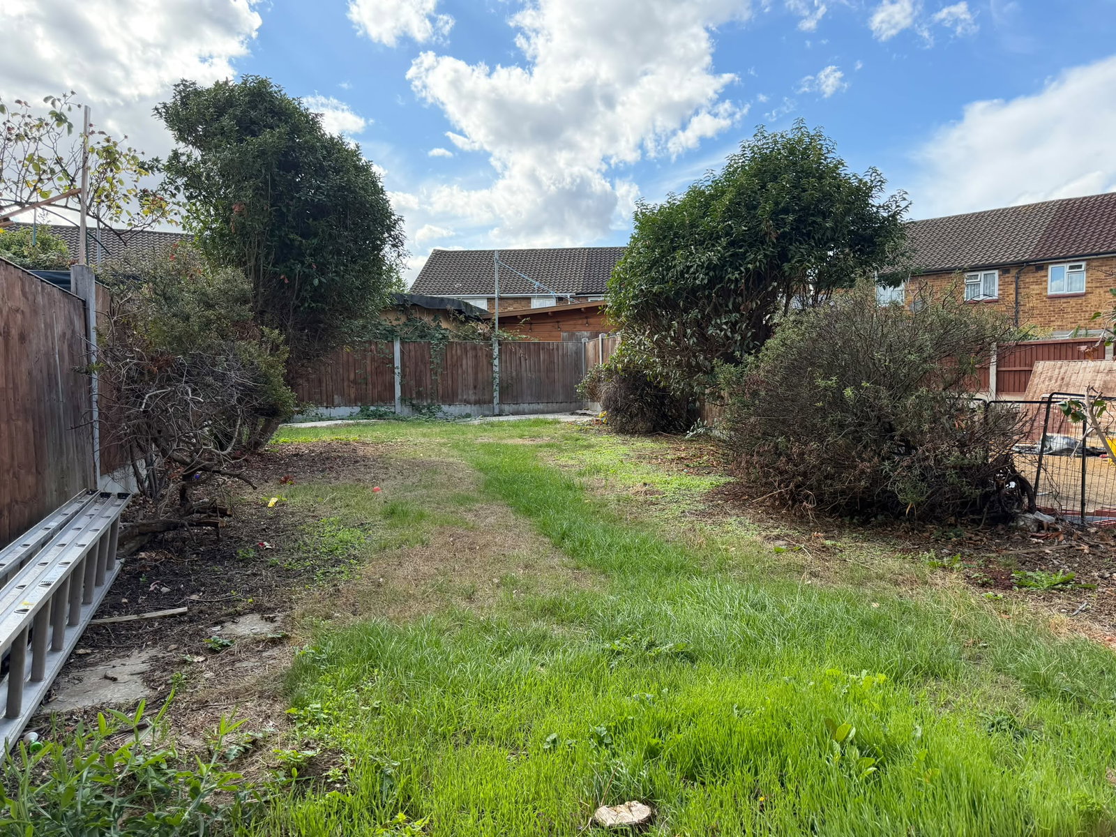 Terraced House for rent in Dagenham, Calverley Crescent, Dagenham, RM10 7QU, 700 m²