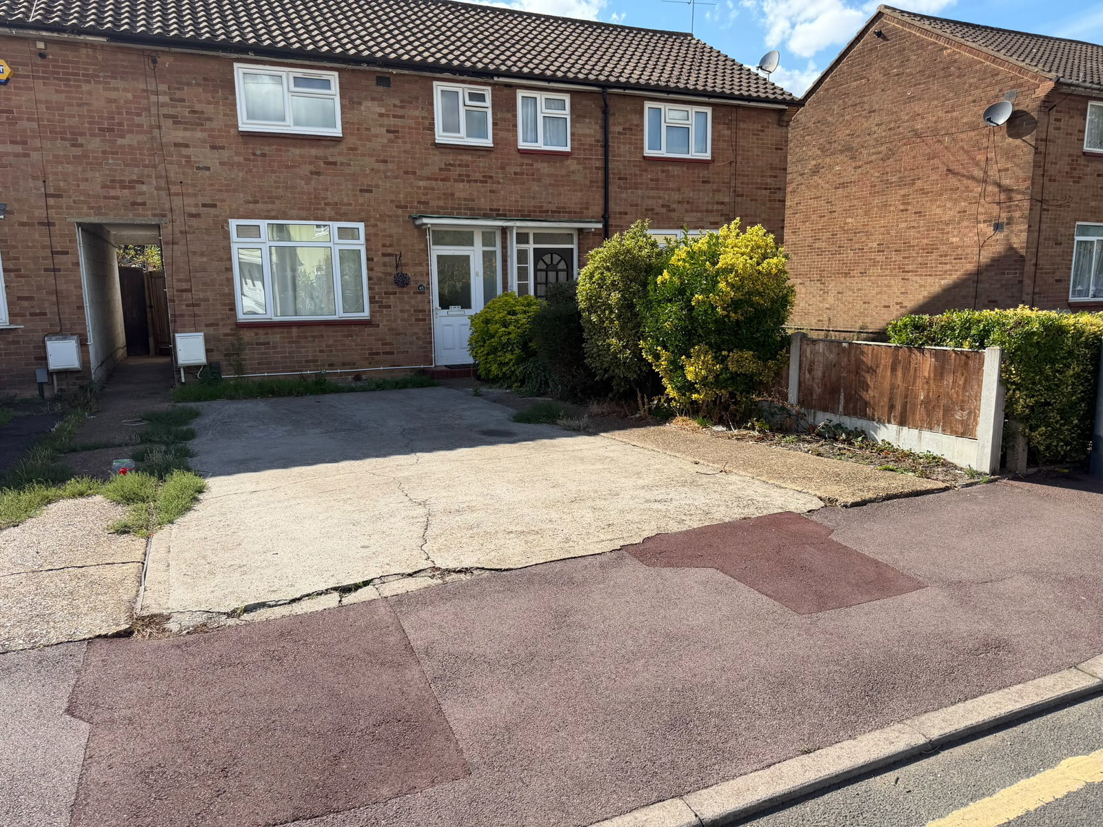 Terraced House for rent in Dagenham, Calverley Crescent, Dagenham, RM10 7QU, 700 m²