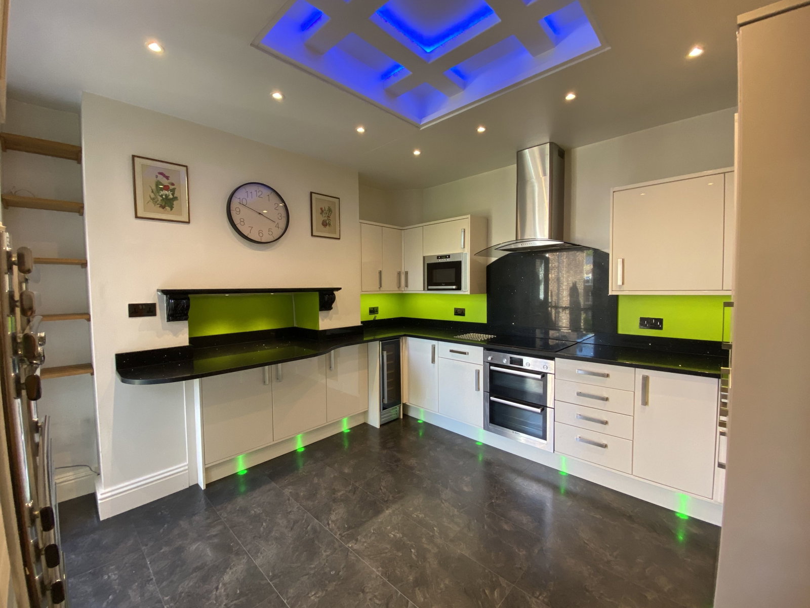 Flat for rent in London, Cavendish Gardens, Trouville Road, SW4 8QW