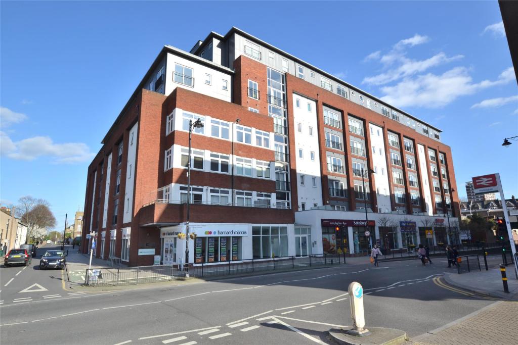 Flat for rent in Wallington, Manor Road, Wallington, SM6 0AP, 388 m²