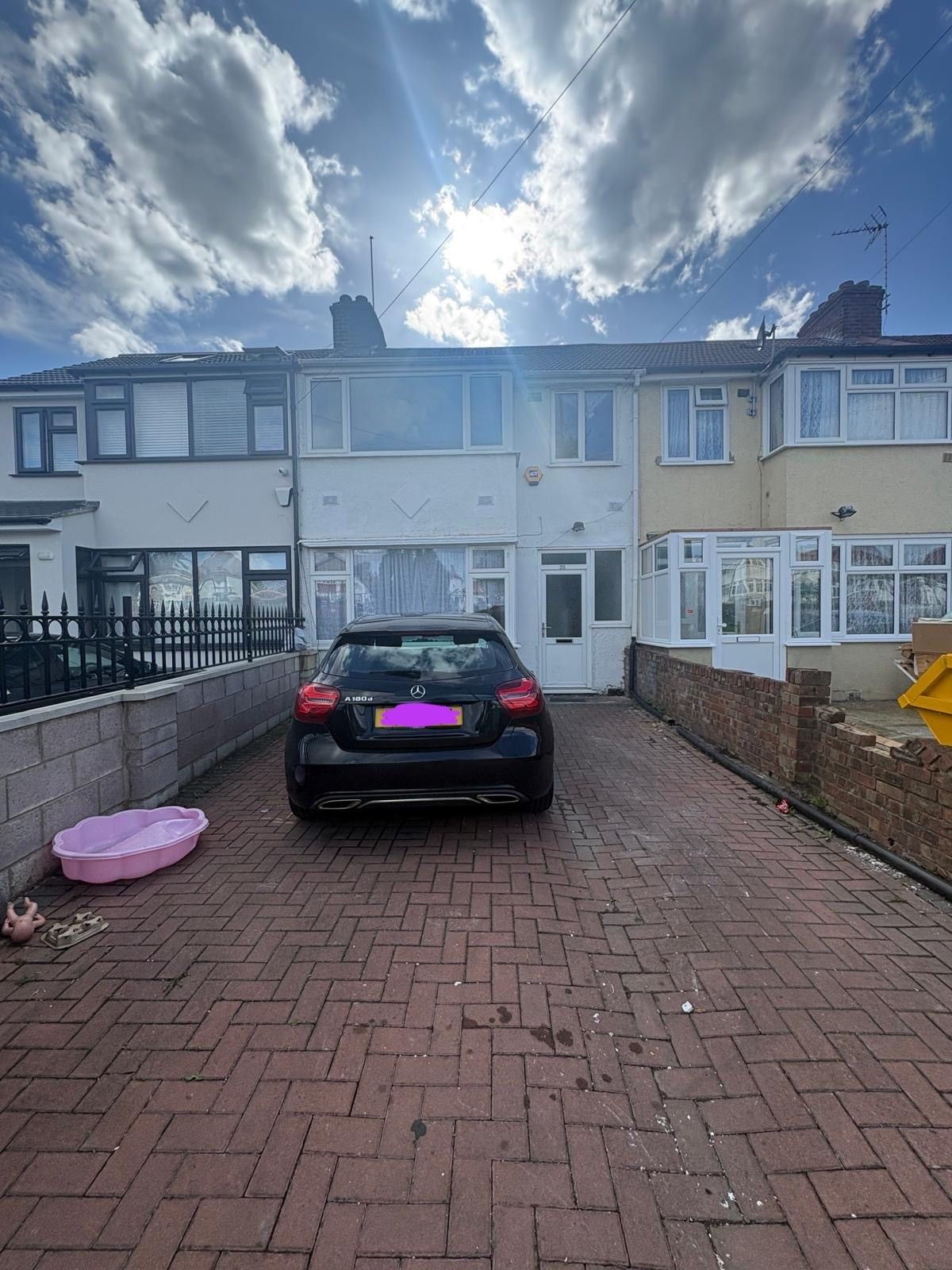 Semi Detached House for rent in Edgware, Turner Road, Edgware, HA8 6AT