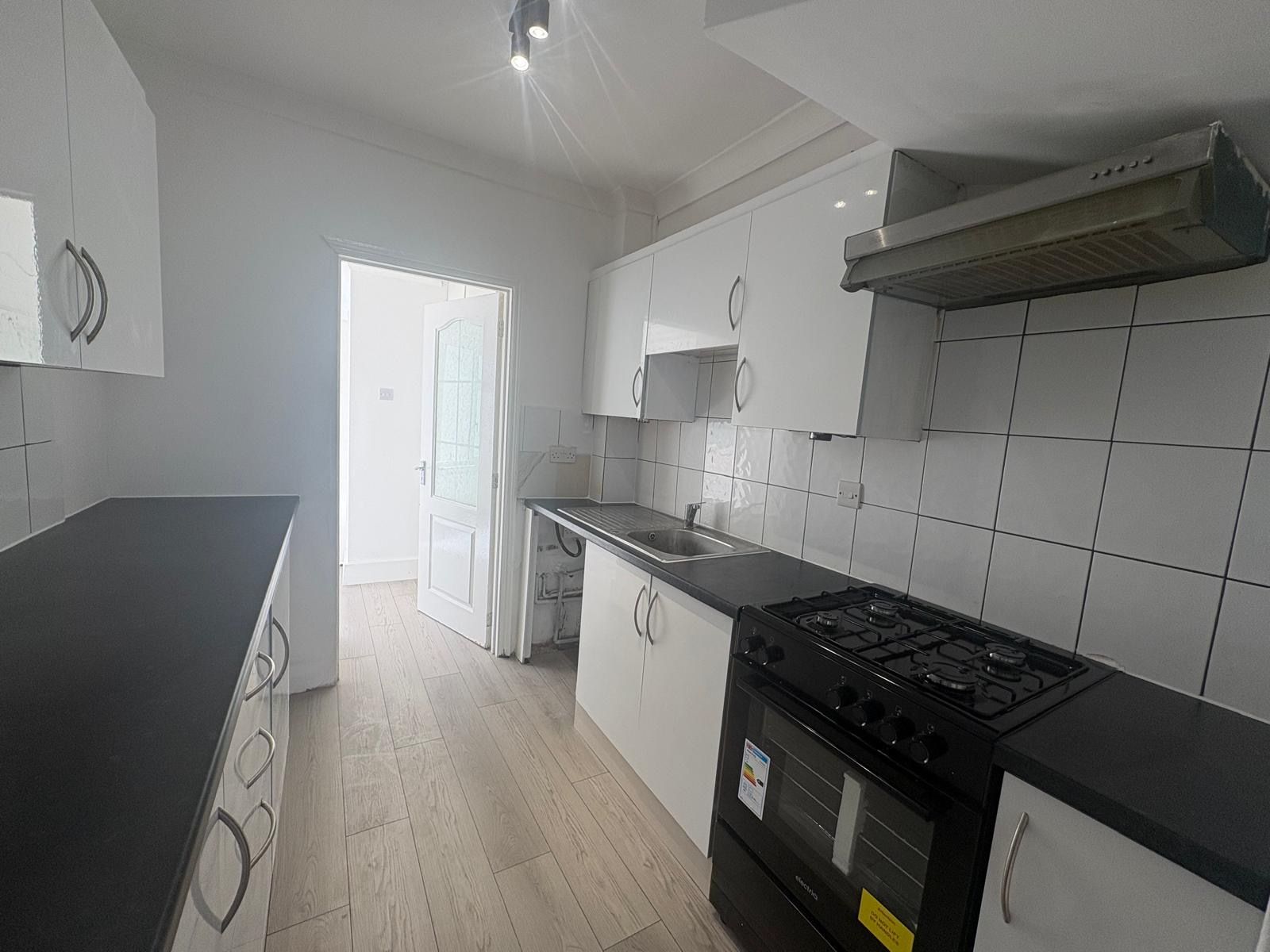 Semi Detached House for rent in Edgware, Turner Road, Edgware, HA8 6AT