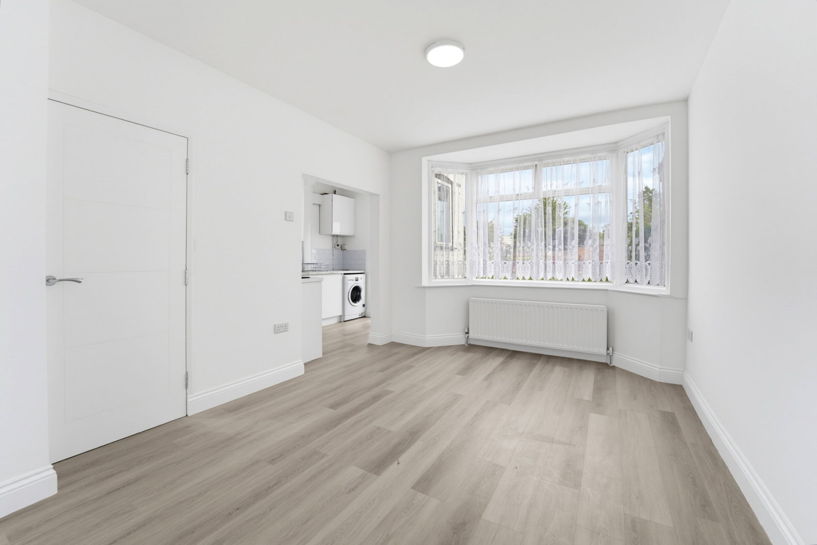 Semi Detached House for rent in Hounslow, Rosebery Road, Hounslow, TW3