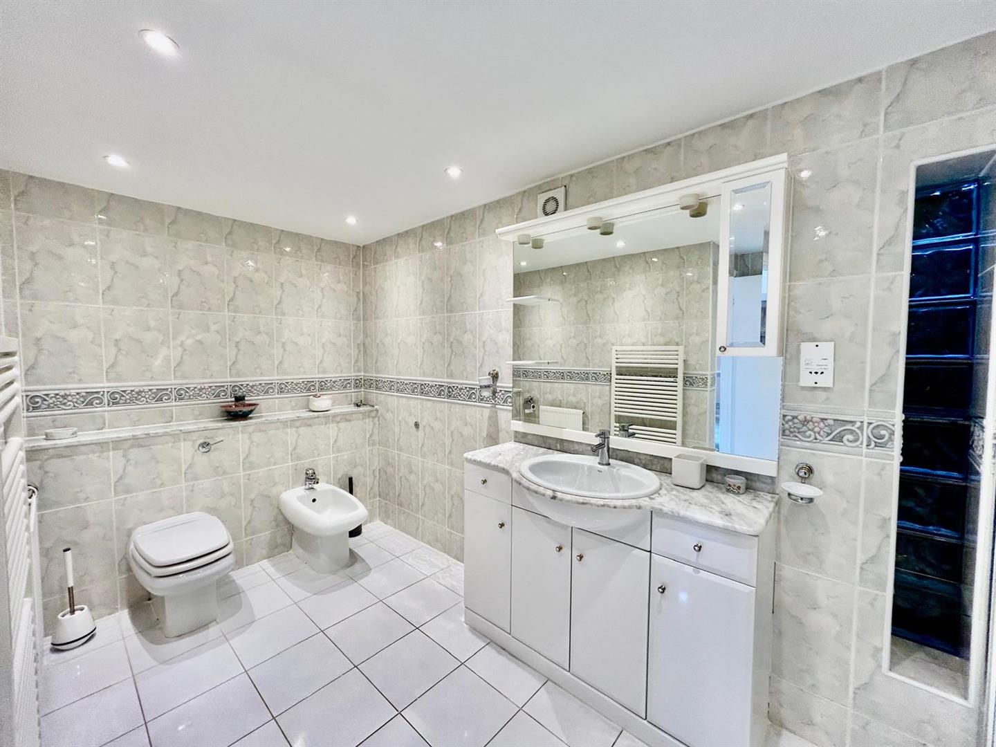 Bungalow for rent in Bushey, Elstree Road, Bushey Heath, Bushey, WD23 4GQ