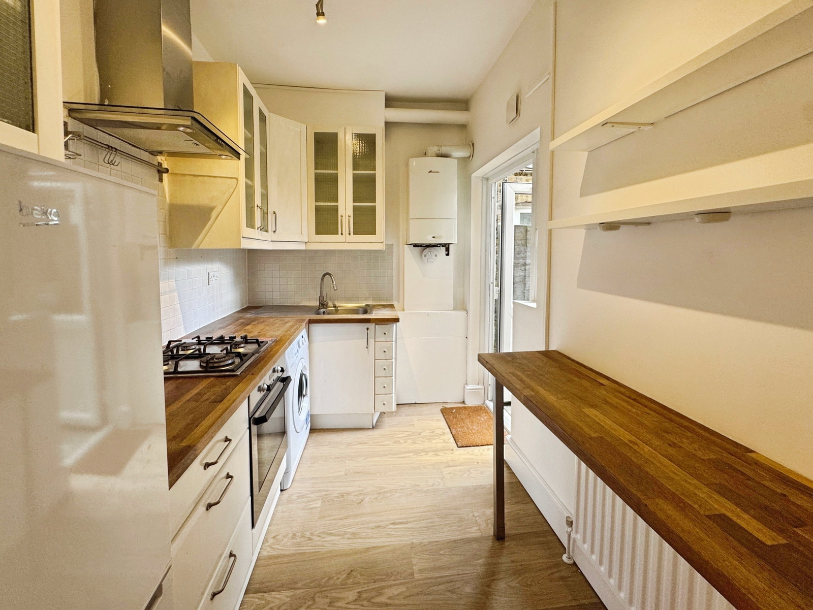 Flat for rent in London, Balmoral Road, London, NW2, 580 m²
