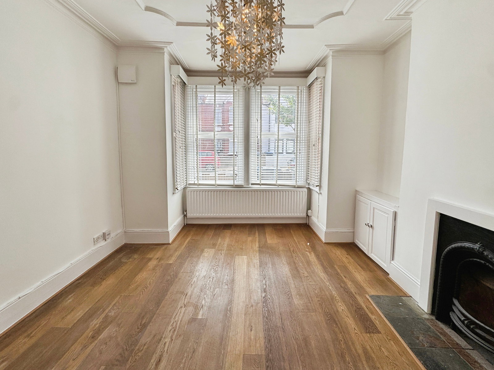 Flat for rent in London, Balmoral Road, London, NW2, 580 m²