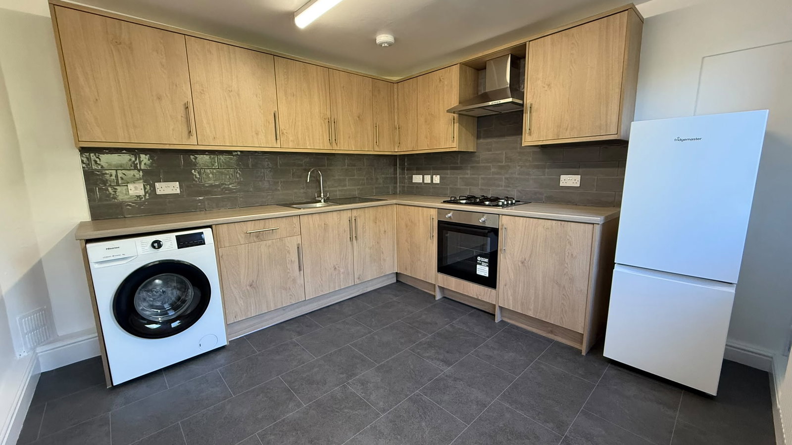 Terraced House for rent in Sheffield, 230 Manchester Road, Deepcar, S36 2RF.