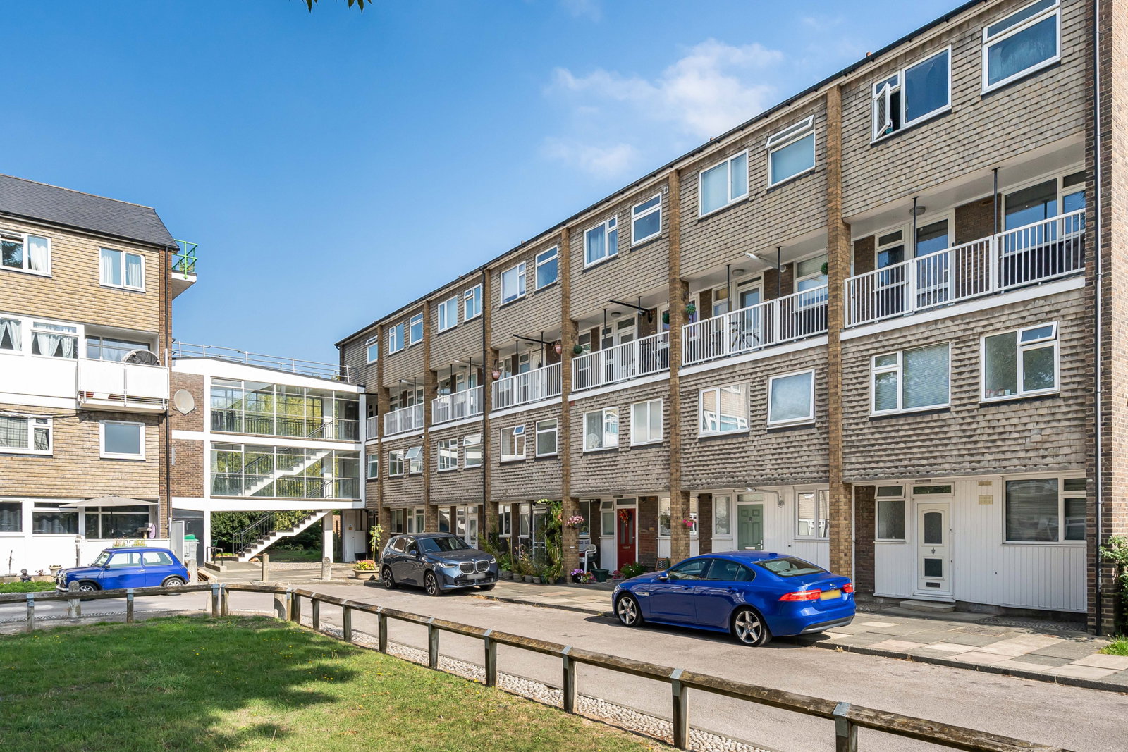 Maisonette for rent in Bromley, River Park Gardens, Bromley, 900 m²