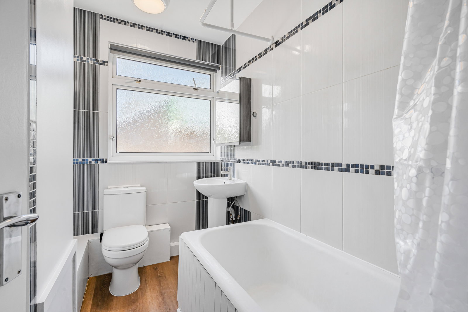 Maisonette for rent in Bromley, River Park Gardens, Bromley, 900 m²