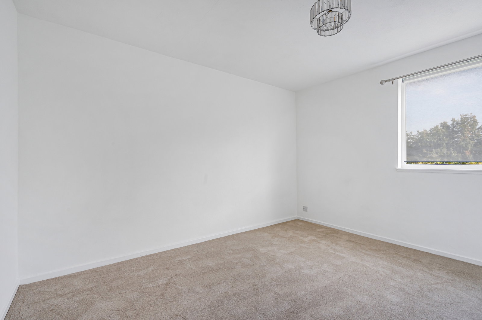 Maisonette for rent in Bromley, River Park Gardens, Bromley, 900 m²