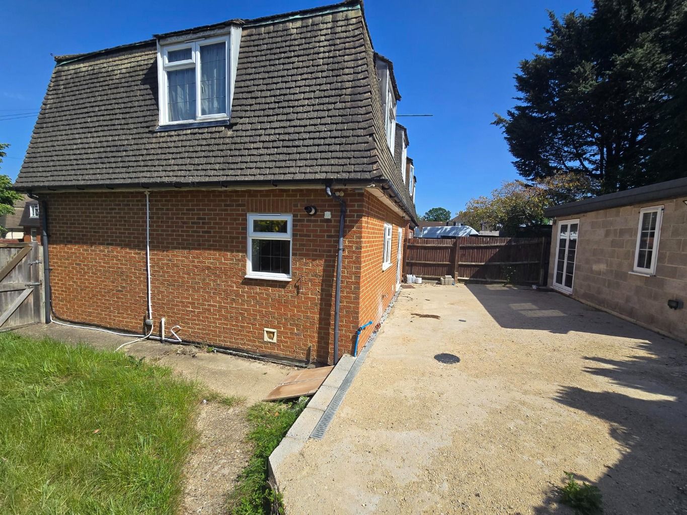 Terraced House for rent in Watford, Prestwick Road, Watford, WD19 6XU